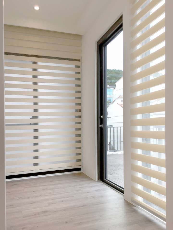 Sima Double Roller Blinds　Plain／Linen Linen Beige Customized／Personalized Blinds & Shades Light Filtering Blinds & Shades Motorized Blinds／Smart Blinds & Shades Light-Regulating Blinds & Shades