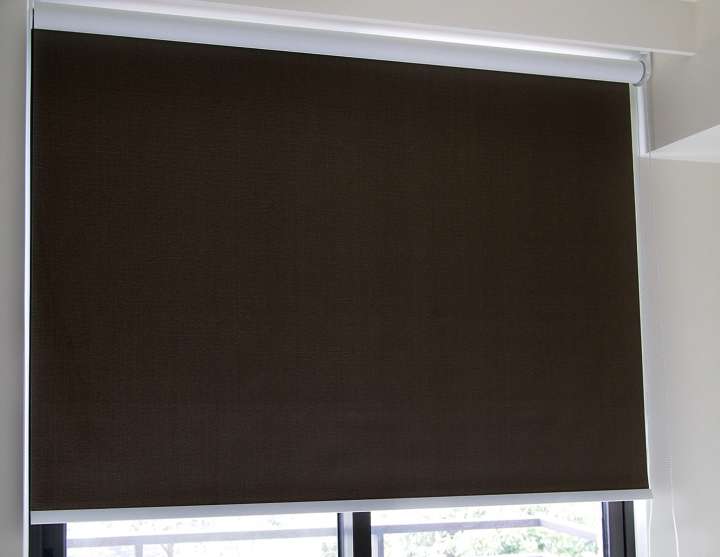 Emmi Roller Blinds　Texture Blackout Oxford Brown Customized／Personalized Blinds & Shades Hydraulic Spring System／Spring Blinds Child Safety／Cordless Blinds & Shades Blackout Blinds & Shades Motorized Blinds／Smart Blinds & Shades