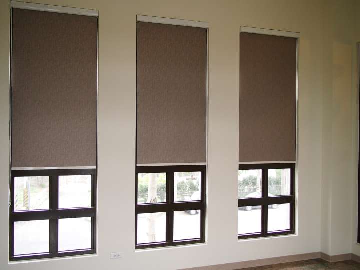 Emmi Roller Blinds　Texture Blackout Rhodes Latte Customized／Personalized Blinds & Shades Hydraulic Spring System／Spring Blinds Child Safety／Cordless Blinds & Shades Blackout Blinds & Shades Motorized Blinds／Smart Blinds & Shades