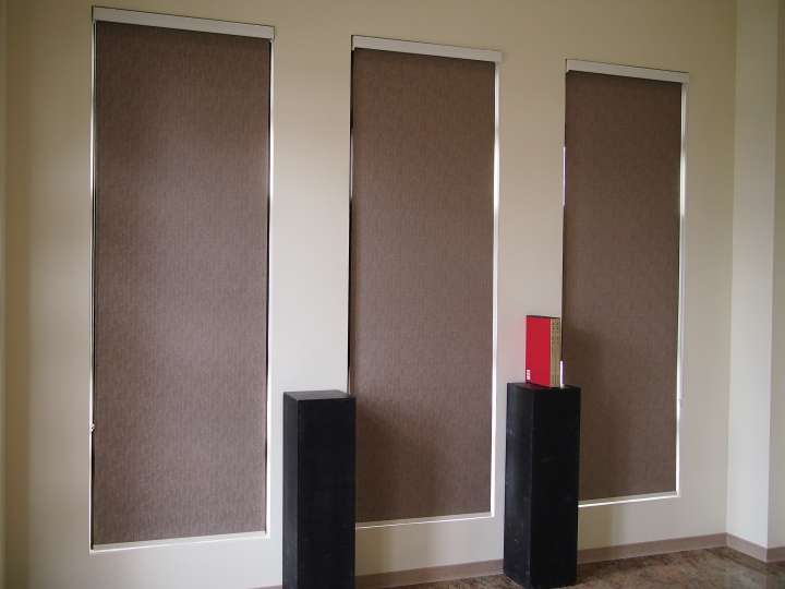 Emmi Roller Blinds　Texture Blackout Rhodes Latte Customized／Personalized Blinds & Shades Hydraulic Spring System／Spring Blinds Child Safety／Cordless Blinds & Shades Blackout Blinds & Shades Motorized Blinds／Smart Blinds & Shades