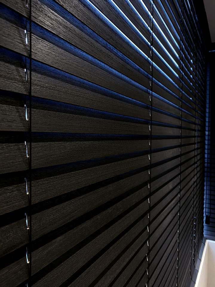 Pimu Venetian Blinds　Ayous 3056A - Frost Black Ventilated Blinds & Shades Light Filtering Blinds & Shades Light-Regulating Blinds & Shades Motorized Blinds／Smart Blinds & Shades