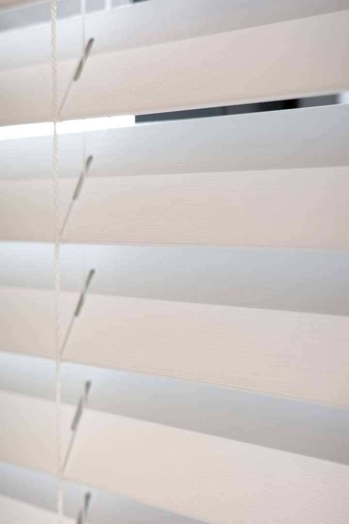 Pimu Venetian Blinds　Fauxwood 4061PF - Plain White Ventilated Blinds & Shades Waterproof Blinds & Shades Customized／Personalized Blinds & Shades Light Filtering Blinds & Shades Motorized Blinds／Smart Blinds & Shades Light-Regulating Blinds & Shades