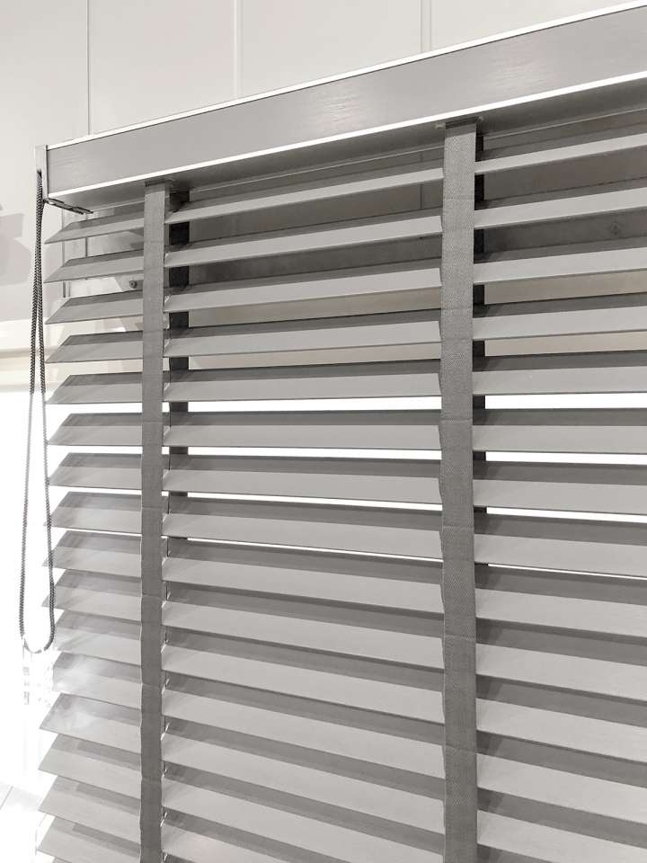 Pimu Venetian Blinds　Fauxwood 4064PF - Plain Gray Ventilated Blinds & Shades Waterproof Blinds & Shades Customized／Personalized Blinds & Shades Light Filtering Blinds & Shades Light-Regulating Blinds & Shades Motorized Blinds／Smart Blinds & Shades