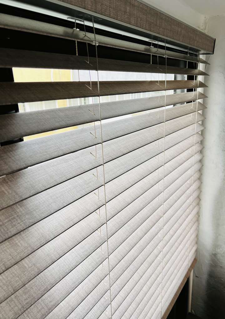 Pimu Venetian Blinds　Fauxwood 4083PF - Printed Taupe Mist Ventilated Blinds & Shades Waterproof Blinds & Shades Customized／Personalized Blinds & Shades Light Filtering Blinds & Shades Motorized Blinds／Smart Blinds & Shades Light-Regulating Blinds & Shades