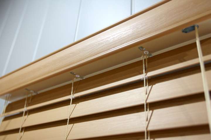 Pimu Venetian Blinds　Fauxwood DVB07 - Embossed Maple Ventilated Blinds & Shades Waterproof Blinds & Shades Customized／Personalized Blinds & Shades Light Filtering Blinds & Shades Motorized Blinds／Smart Blinds & Shades Light-Regulating Blinds & Shades