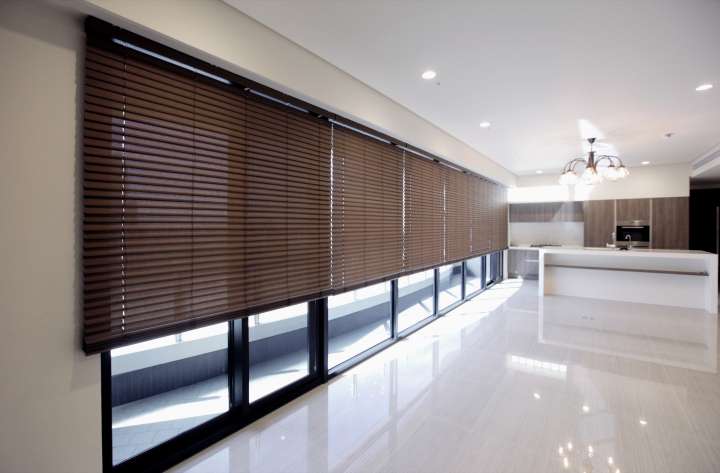 Fenla Fabric Venetian Blinds Choco Ventilated Blinds & Shades Semi-Transparent Blinds & Shades Light Filtering Blinds & Shades Light-Regulating Blinds & Shades Motorized Blinds／Smart Blinds & Shades