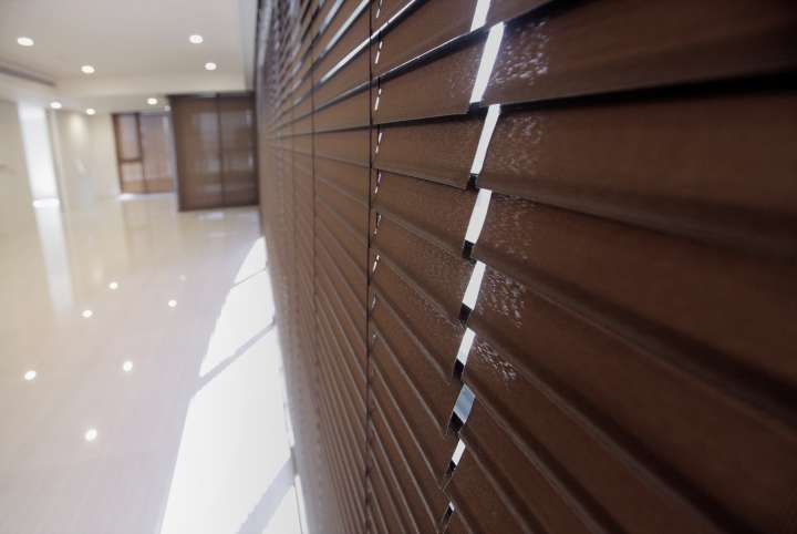 Fenla Fabric Venetian Blinds Choco Ventilated Blinds & Shades Semi-Transparent Blinds & Shades Light Filtering Blinds & Shades Light-Regulating Blinds & Shades Motorized Blinds／Smart Blinds & Shades