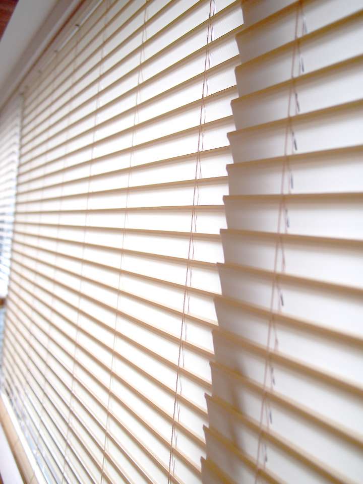 Fenla Fabric Venetian Blinds Pearl (Opaque) Ventilated Blinds & Shades Semi-Transparent Blinds & Shades Light Filtering Blinds & Shades Light-Regulating Blinds & Shades Motorized Blinds／Smart Blinds & Shades