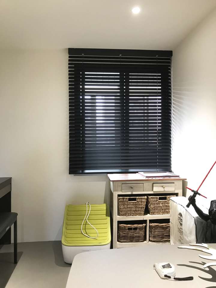 Pimu Venetian Blinds　Frosted Wood Solo BK50FW - Black Ventilated Blinds & Shades Customized／Personalized Blinds & Shades Light Filtering Blinds & Shades Light-Regulating Blinds & Shades Motorized Blinds／Smart Blinds & Shades