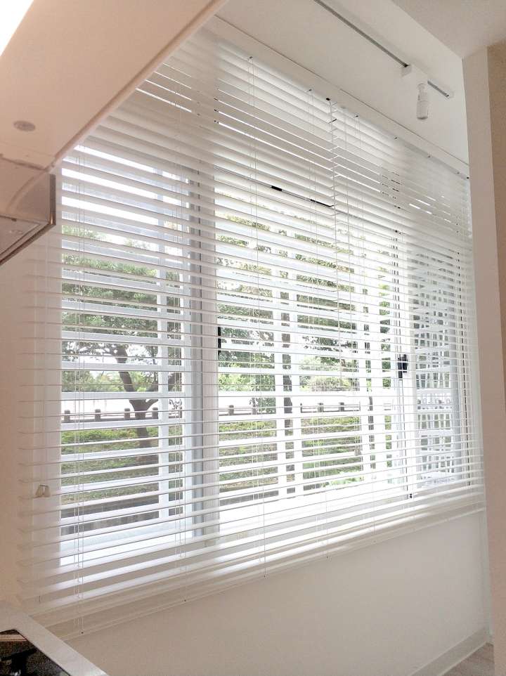 Pimu Venetian Blinds　Frosted Wood Duo SAW50FW - Sand．White Ventilated Blinds & Shades Customized／Personalized Blinds & Shades Light Filtering Blinds & Shades Light-Regulating Blinds & Shades Motorized Blinds／Smart Blinds & Shades