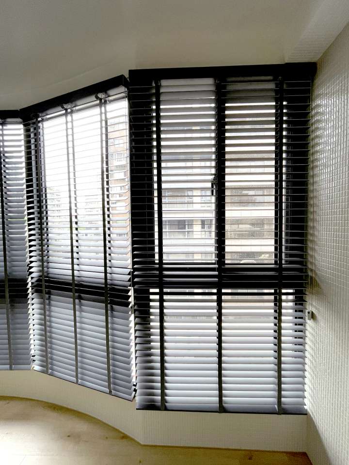 Pimu Venetian Blinds　Frosted Wood Duo SMLG50FW - Smoke．Light Grey Ventilated Blinds & Shades Customized／Personalized Blinds & Shades Light Filtering Blinds & Shades Light-Regulating Blinds & Shades Motorized Blinds／Smart Blinds & Shades