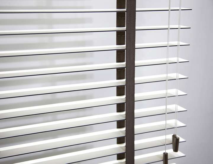 Pimu Venetian Blinds　Frosted Wood Duo WSM50FW - White．Smoke Ventilated Blinds & Shades Customized／Personalized Blinds & Shades Light Filtering Blinds & Shades Light-Regulating Blinds & Shades Motorized Blinds／Smart Blinds & Shades