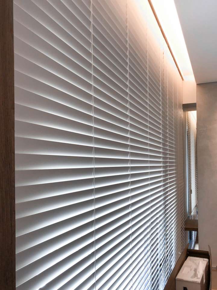 Pimu Venetian Blinds　Frosted Wood Duo WSM50FW - White．Smoke Ventilated Blinds & Shades Customized／Personalized Blinds & Shades Light Filtering Blinds & Shades Light-Regulating Blinds & Shades Motorized Blinds／Smart Blinds & Shades