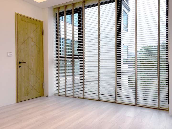 Pimu Venetian Blinds　Frosted Wood Duo WSM50FW - White．Smoke Ventilated Blinds & Shades Customized／Personalized Blinds & Shades Light Filtering Blinds & Shades Light-Regulating Blinds & Shades Motorized Blinds／Smart Blinds & Shades