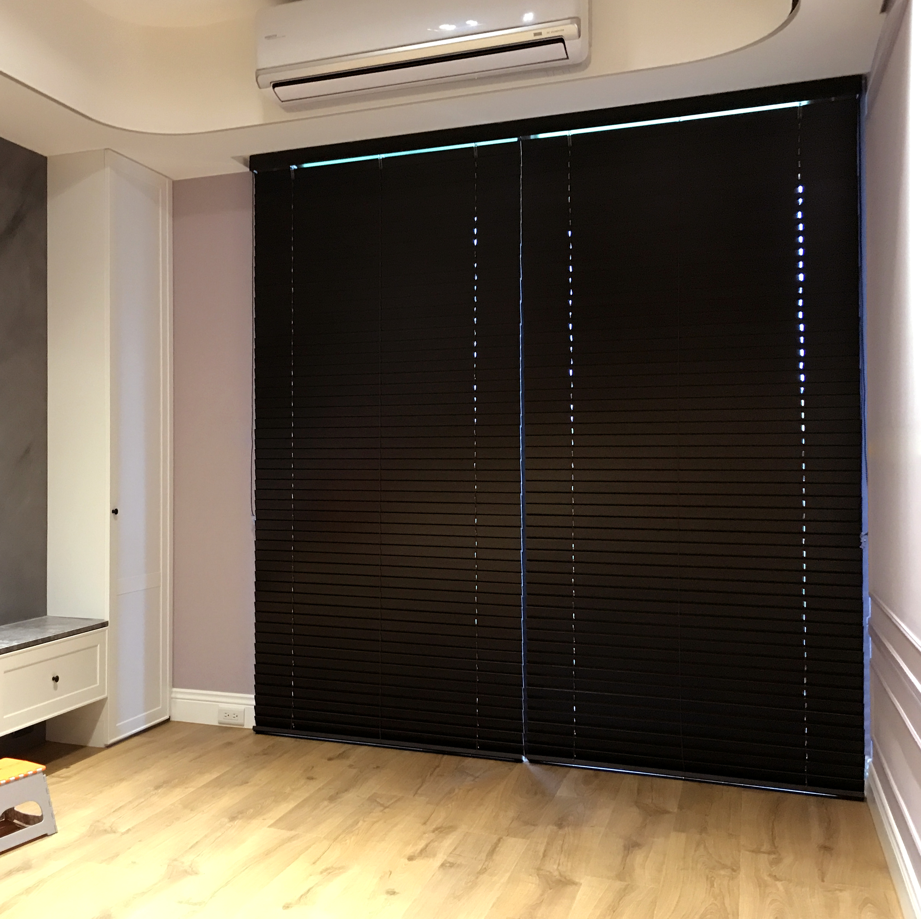 Lavelle Venetian Blinds　Wood E37 - Ebony Ventilated Blinds & Shades Customized／Personalized Blinds & Shades Light Filtering Blinds & Shades Light-Regulating Blinds & Shades Motorized Blinds／Smart Blinds & Shades