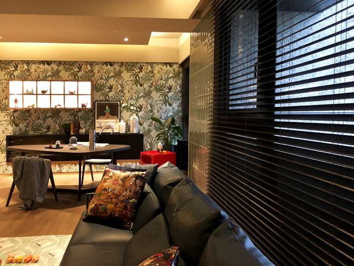 Lavelle Venetian Blinds　Wood E37 - Ebony Ventilated Blinds & Shades Customized／Personalized Blinds & Shades Light Filtering Blinds & Shades Light-Regulating Blinds & Shades Motorized Blinds／Smart Blinds & Shades