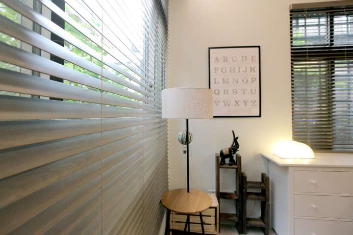 Lavelle Venetian Blinds　Wood E73 - Smoke Grey Ventilated Blinds & Shades Customized／Personalized Blinds & Shades Light Filtering Blinds & Shades Light-Regulating Blinds & Shades Motorized Blinds／Smart Blinds & Shades