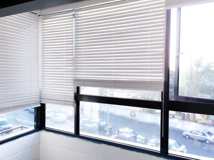 Lavelle Venetian Blinds　Wood 195 - White Ventilated Blinds & Shades Customized／Personalized Blinds & Shades Light Filtering Blinds & Shades Light-Regulating Blinds & Shades Motorized Blinds／Smart Blinds & Shades