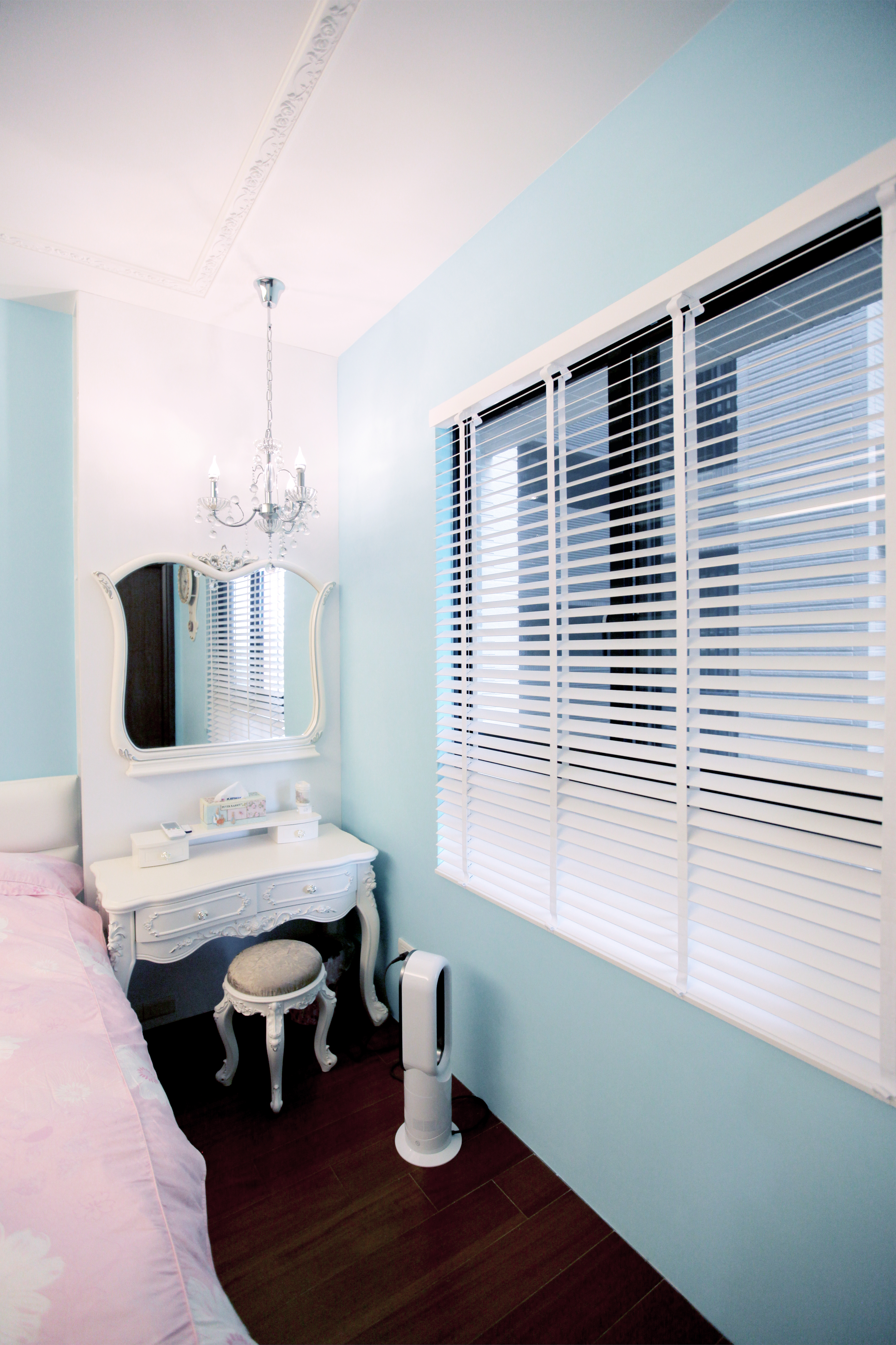 Lavelle Venetian Blinds　Wood 195 - White Ventilated Blinds & Shades Customized／Personalized Blinds & Shades Light Filtering Blinds & Shades Light-Regulating Blinds & Shades Motorized Blinds／Smart Blinds & Shades