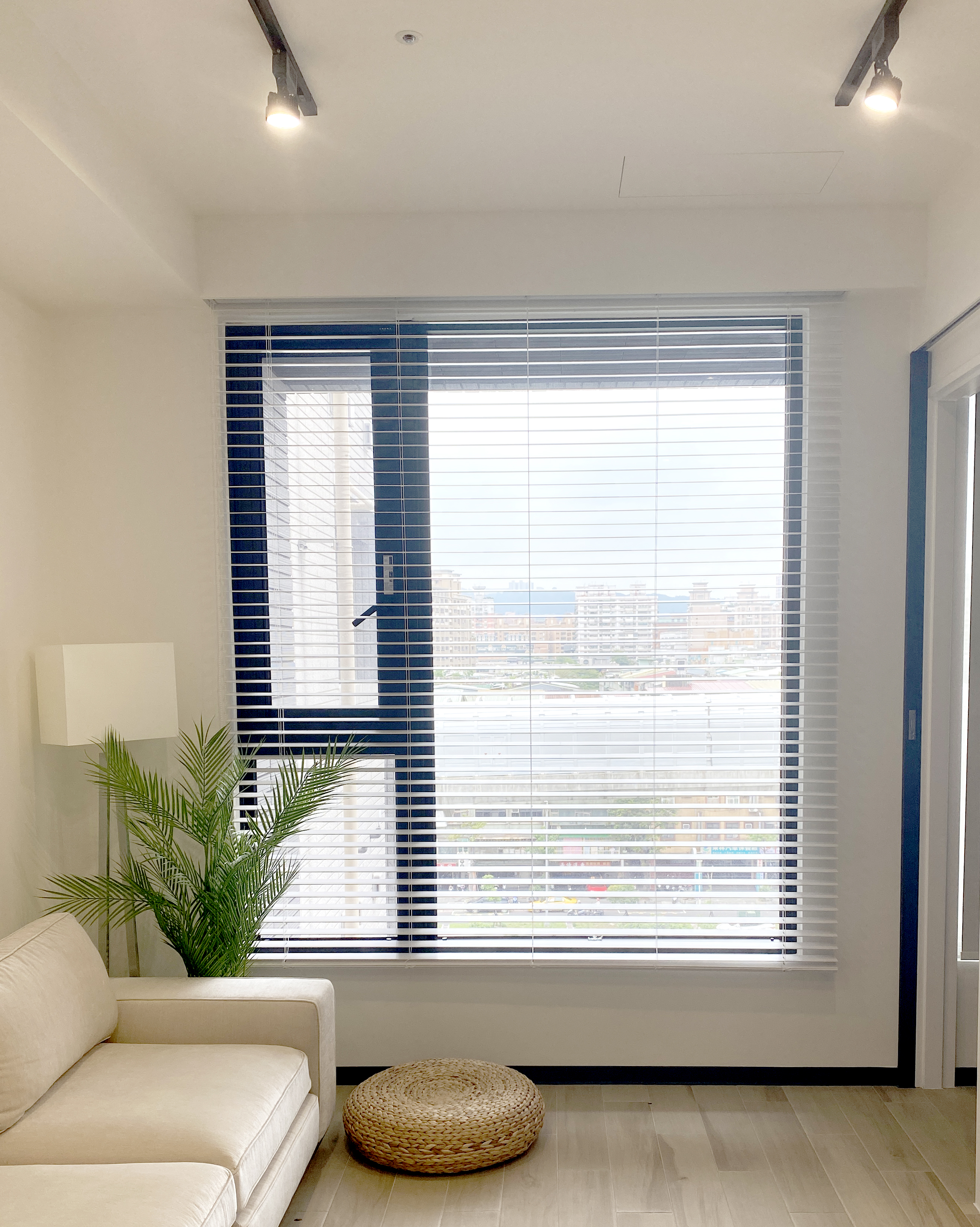 Lavelle Venetian Blinds　Wood 195 - White Ventilated Blinds & Shades Customized／Personalized Blinds & Shades Light Filtering Blinds & Shades Light-Regulating Blinds & Shades Motorized Blinds／Smart Blinds & Shades