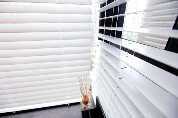 Lavelle Venetian Blinds　Wood 195 - White Ventilated Blinds & Shades Customized／Personalized Blinds & Shades Light Filtering Blinds & Shades Light-Regulating Blinds & Shades Motorized Blinds／Smart Blinds & Shades