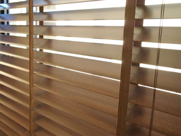 Pimu Venetian Blinds　Wood AW50F - American Walnut Ventilated Blinds & Shades Customized／Personalized Blinds & Shades Light Filtering Blinds & Shades Motorized Blinds／Smart Blinds & Shades Light-Regulating Blinds & Shades