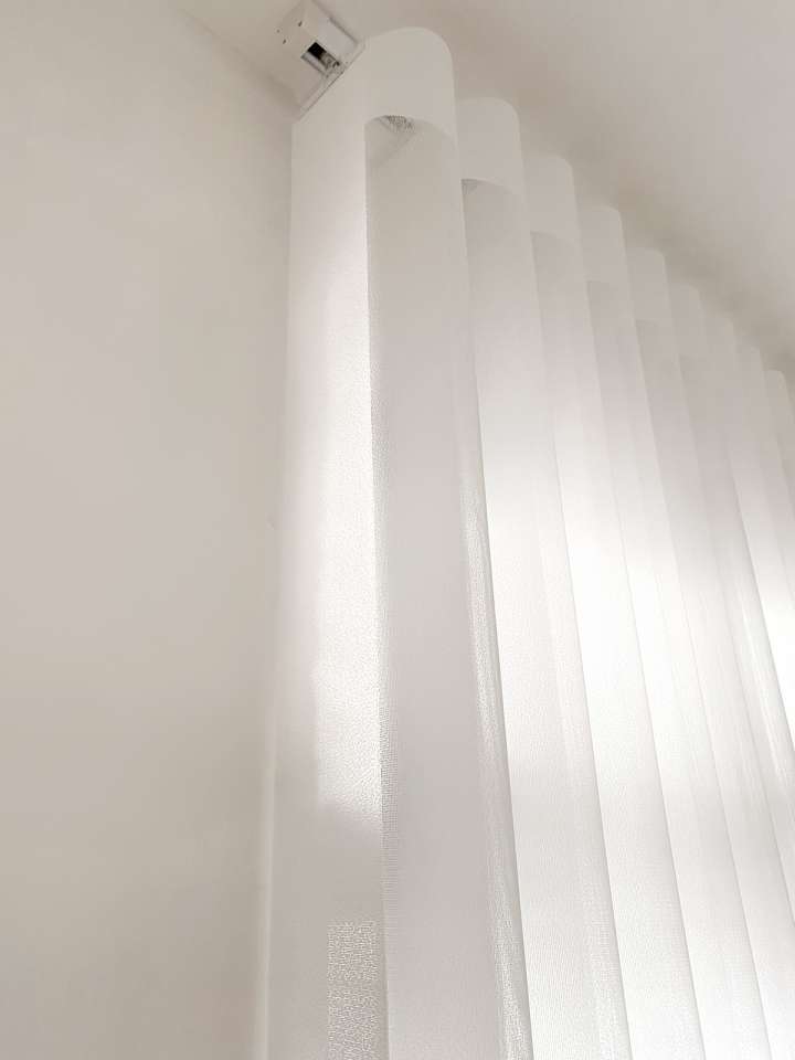 Eilus Vertical Blinds　Walk-through 9112 Granule White Child Safety／Cordless Blinds & Shades Light Filtering Blinds & Shades Light-Regulating Blinds & Shades