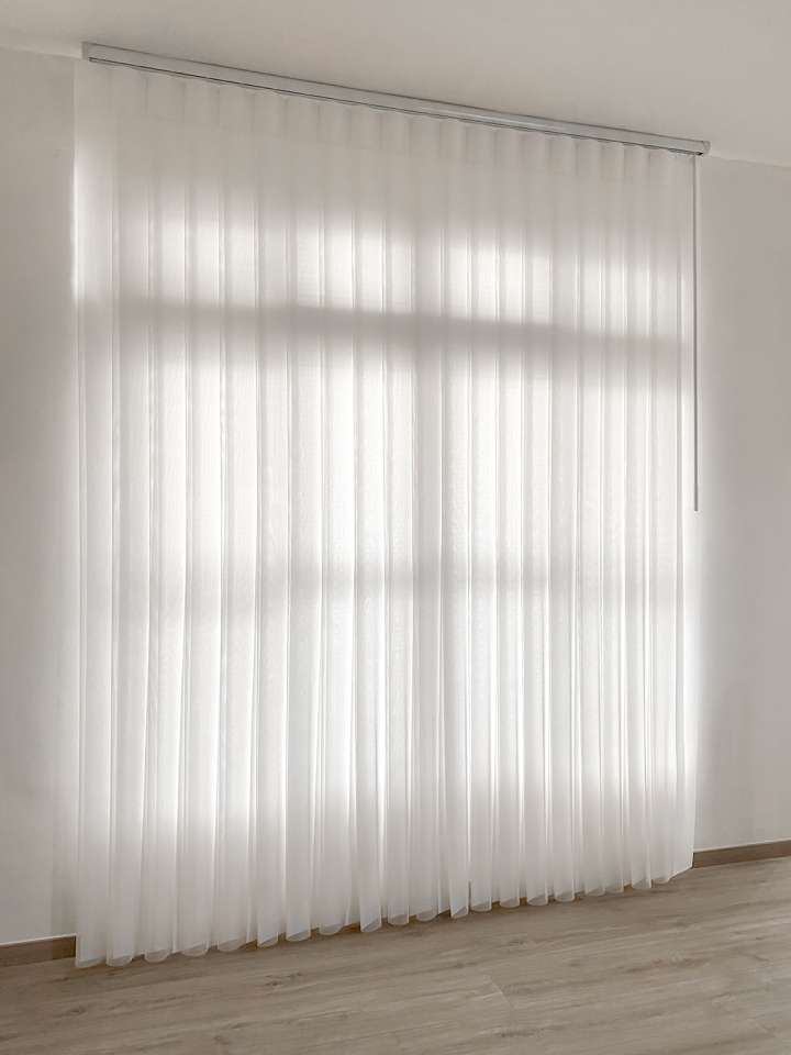 Eilus Vertical Blinds　Walk-through 9112 Granule White Child Safety／Cordless Blinds & Shades Light Filtering Blinds & Shades Light-Regulating Blinds & Shades