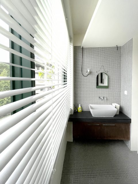 Wooden Venetian Blinds, waterproof roller blinds, waterproof blinds, water-resistant, Fauxwood Venetian Blinds, bathroom blinds, Aluminum Venetian Blinds