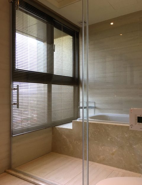 Wooden Venetian Blinds, waterproof roller blinds, waterproof blinds, water-resistant, Fauxwood Venetian Blinds, bathroom blinds, Aluminum Venetian Blinds